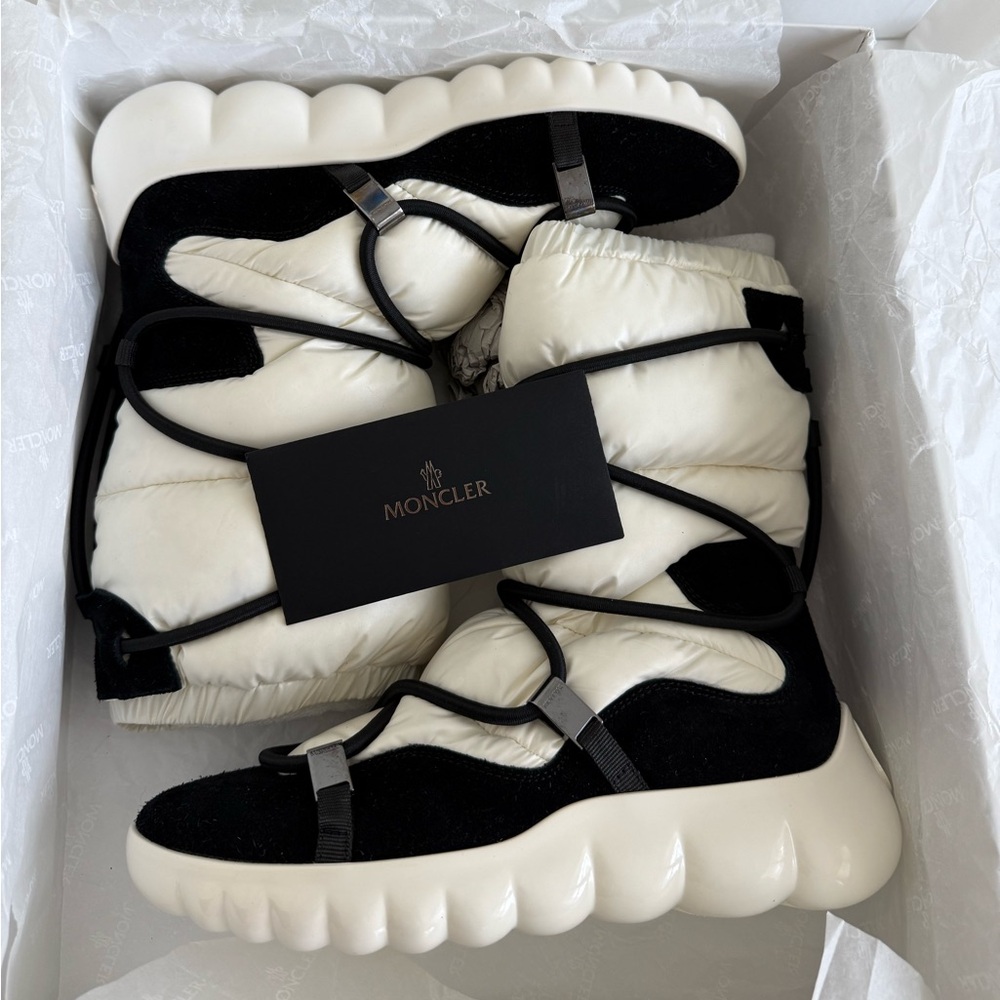 Moncler Cora Stivale Snow Boots Down Puffer Lace Up Booties. Size: 36.5